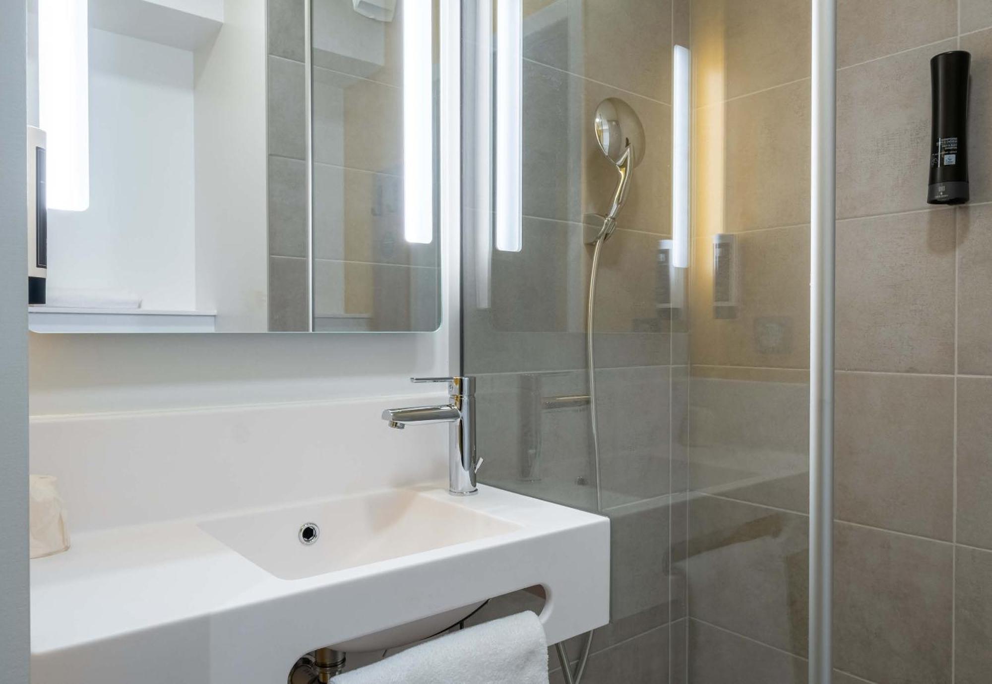 B&B Hotel Cluses Sud Екстериор снимка