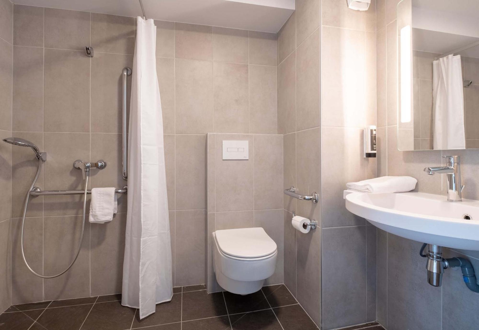 B&B Hotel Cluses Sud Екстериор снимка